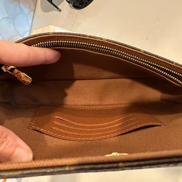 Louis Vuitton Ivy wallet on chain - Picture 12 of 17